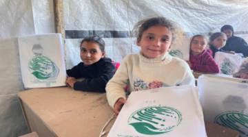 كسوة الشتاء.. مركز الملك سلمان يوزع مساعدات على طلاب مدارس جنوب قطاع غزة